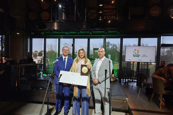 Dodeljene nagrade "Zlatni petao- powered by Intesa" za najboljeg mladog poljoprivrednika i najuspešniju ženu u poljoprivredi