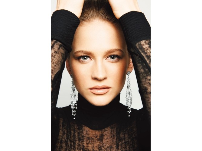 Aleksandra Kuligowska w zimowej sesji APART.