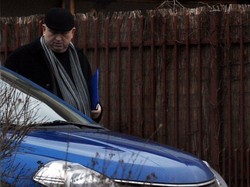 Oleksy porzucił bmw. Były premier w szponach kryzysu