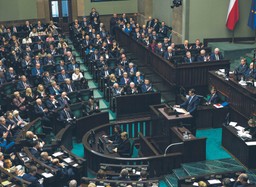 Normalność plus i ciepła woda Morawieckiego. PiS wycofuje się z projektu likwidacji 30-krotności