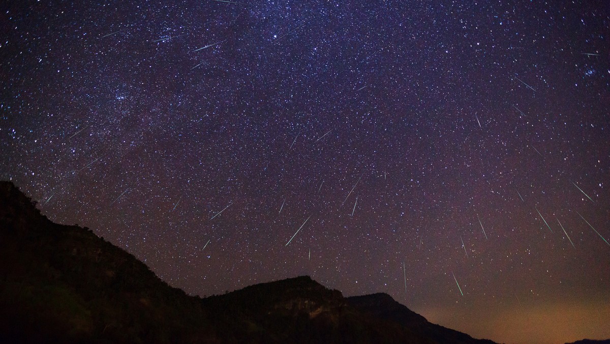 Dziś czeka nas noc spadających gwiazd. To pierwsze takie wydarzenie astronomiczne w 2020 r. I to nie byle jakie - noc z 3 na 4 stycznia jest nocą największej aktywności największego roju meteorów w roku - Kwadrantydów.