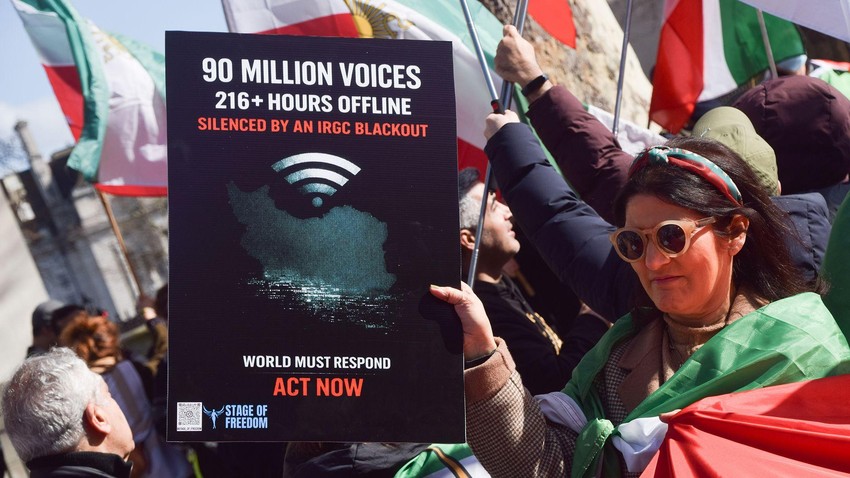 Demonstranti u Londonu podržavaju zahteve za neograničen pristup internetu u Iranu | Foto: SOPA Images/LightRocket via Getty Images