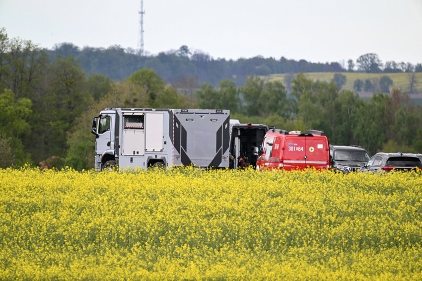 Poljske službe na mestu pada neidentifikovanog objekta 9. maja na severu zemlje, oko 20 km od granice sa Kalinjingradom