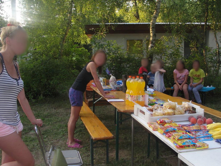 Dyrektor miał zakupić alkohol i częstować młodzież