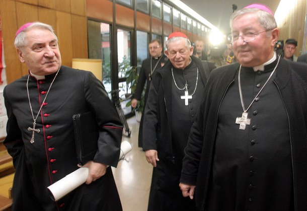 Konferencja Episkopatu Polski. Na zdjęciu od lewej: arcybiskup Józef Kowalczyk, prymas Józef Glemp i arcybiskup Sławoj Leszek Głódź, Warszawa, październik, 2006 r.