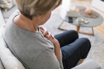 Mi válthat ki erős fájdalmat a mellkas bal oldalán? A kardiológus válaszol