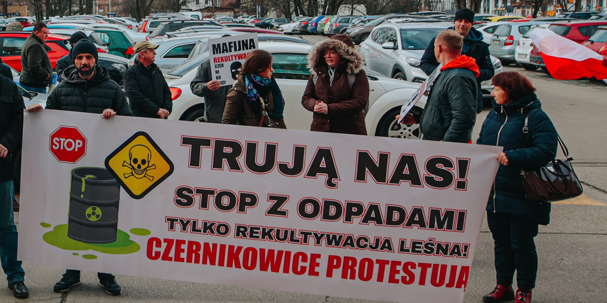 Cały czas trwa protest w sprawie żwirowni w Czernikowicach koło Chojnowa. 