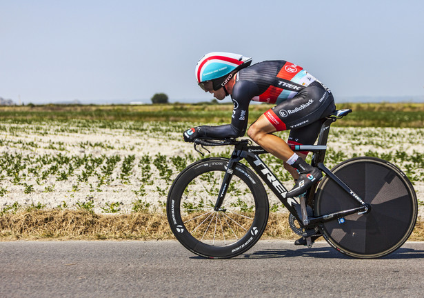 Skandal przed Tour de France. Kolarz sprośnym żartem obraził hostessy