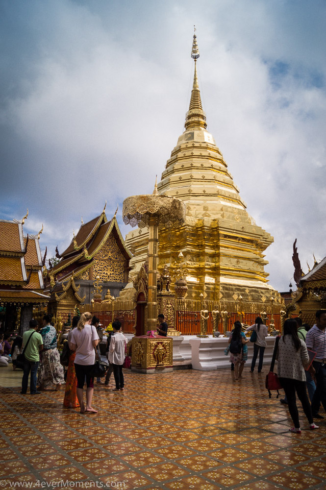 Świątynia Wat Prathat nieopodal szczytu Doi Suthep