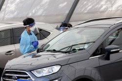 Rośnie liczba ofiar Covid-19 w Australii. Będzie wzrost infekcji po powrocie dzieci do szkół?