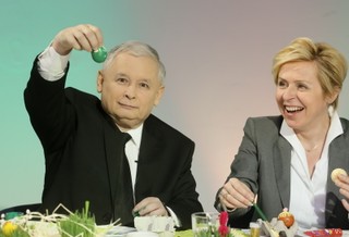 Jarosław Kaczyński maluje pisanki i wzywa: 'Nie dajmy nabierać się na lewicowe eksperymenty'