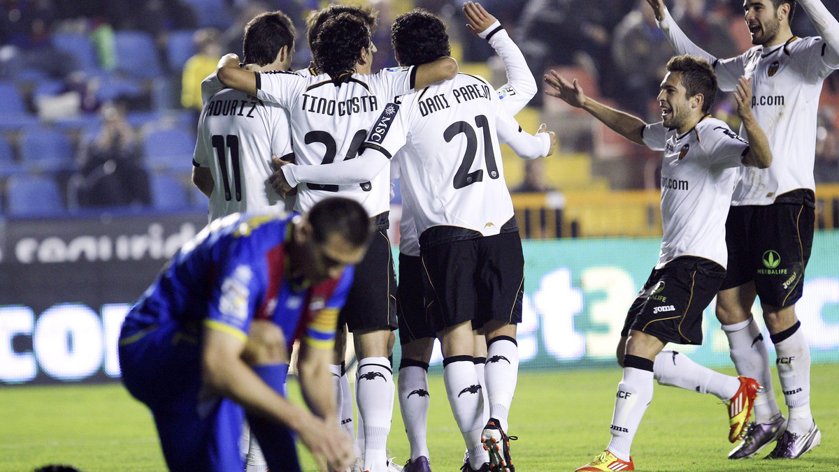 Valencia CF wygrała swój drugi mecz ćwierćfinałowy z Levante UD 3:0 (2:0) i awansowała do półfinału rozgrywek hiszpańskiego Pucharu Króla. W drodze do finału spotkają się z wielką FC Barceloną.