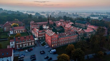 Kłótnia w szpitalu. Lekarz ujawnił problemy i stracił pracę. "Krzywdzi niewinnych"