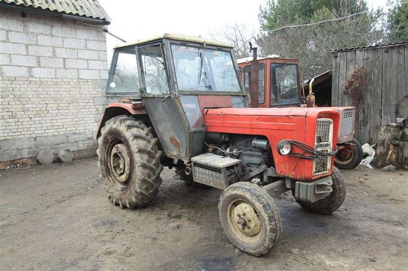 Przejechał go własny traktor!