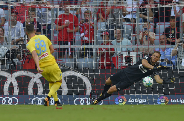 Arkadiusz Milik nie strzelił karnego. Napoli przegrało z Atletico [WIDEO]