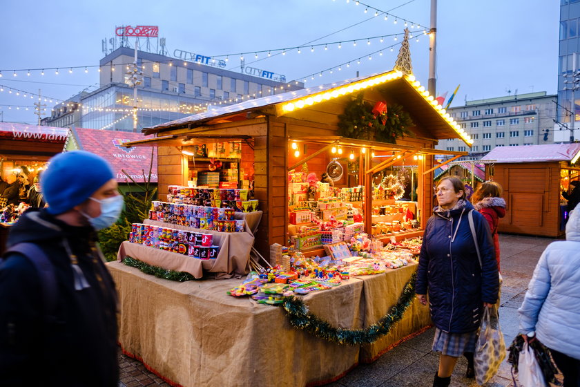 Jarmark Bożonarodzeniowy na katowickim rynku pięknie się prezentuje