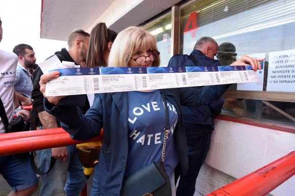 U redu je čekao i veliki broj pripadnica lepšeg pola