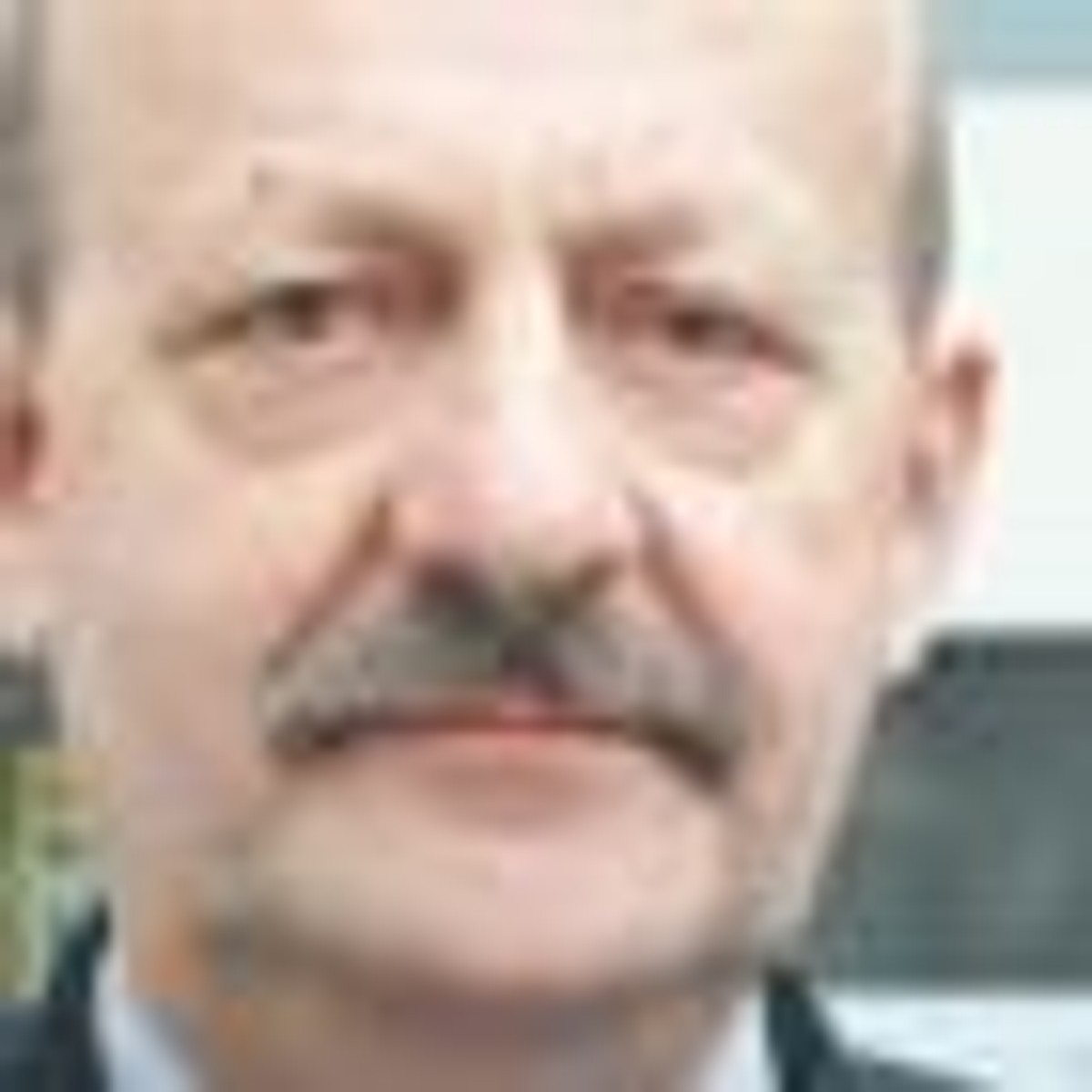 Grzegorz Grzesiński, magister ekonomii, wcześniej pracował m.in. w łódzkiej Agencji Rozwoju Regionalnego wdrażającej programy europejskie