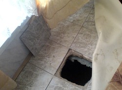 Przez dwa lata ukrywał się pod podłogą