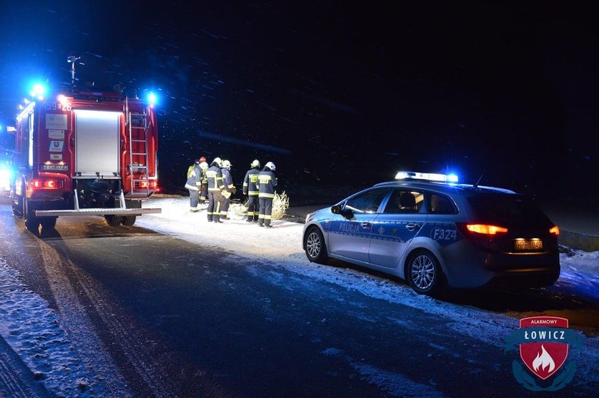 Kierowca wpadł porsche do stawu