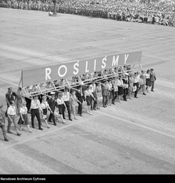 "Głodne kurczaki nasze, bo Reagan...". Ten QUIZ sprawdzi, jak dobrze znasz słynne hasła PRL