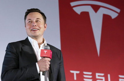 Jak dostać pracę w Tesli? Seria rozmów, wielogodzinny panel i list do Elona Muska