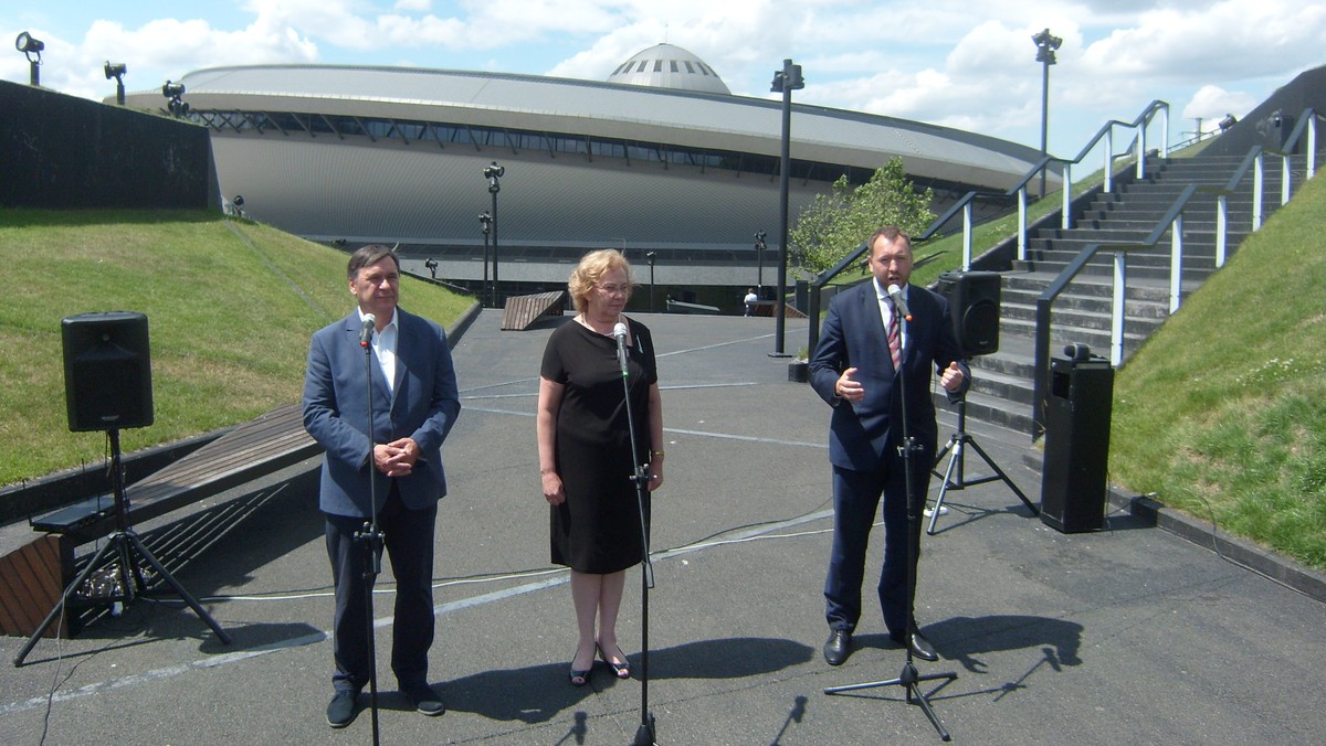 Górnośląsko-Zagłębiowska Metropolia oficjalnie obowiązywać będzie już od najbliższej soboty. Dziś premier Beata Szydło podpisała rozporządzenie w tej sprawie. – Tworzymy zupełnie coś nowego, nową jakość – komentuje prezydent Zabrza i przewodnicząca GZM Małgorzata Mańka-Szulik.