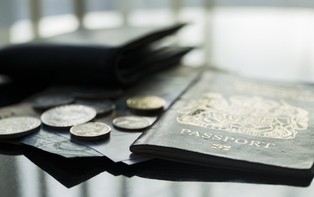 Handel „złotymi wizami” i paszportami zagraża bezpieczeństwu państw UE