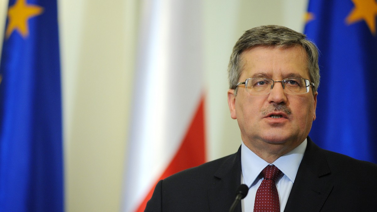 Prezydent Bronisław Komorowski zamierza podpisać nowelizację ustawy refundacyjnej w poniedziałek po południu. Wcześniej przedstawiciele jego kancelarii mają spotkać się z reprezentacją środowisk, których dotyczą zawarte w ustawie rozwiązania.