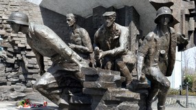 1 sierpnia 1944 wybuchło Powstanie Warszawskie. Coraz więcej Polaków uważa, że miało sens