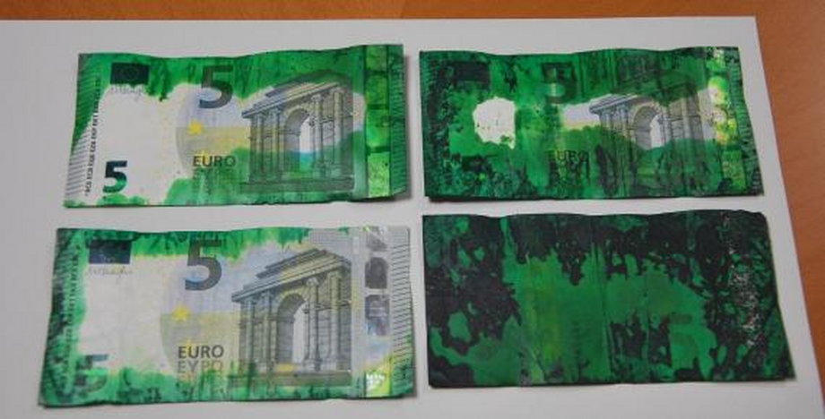 Przykład zabarwionych banknotów