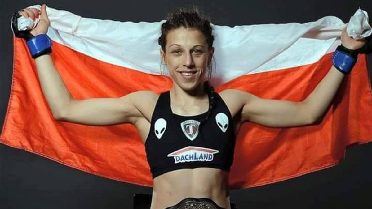 Polska wojowniczka kilka dni temu zadziwiła cały świat MMA. Joanna Jędrzejczyk w sobotę w pięknym stylu pokonała broniąca mistrzostwa świata Carlę Esparzę i wywalczyła pas UFC w wadze słomkowej. Teraz podzieliła się wrażeniami z tego pojedynku i opowiedziała o przyszłości.