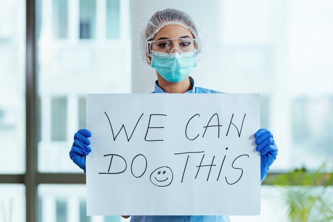 AstraZeneca: idővel "náthaszelíd " lesz a rettegett koronavírus 