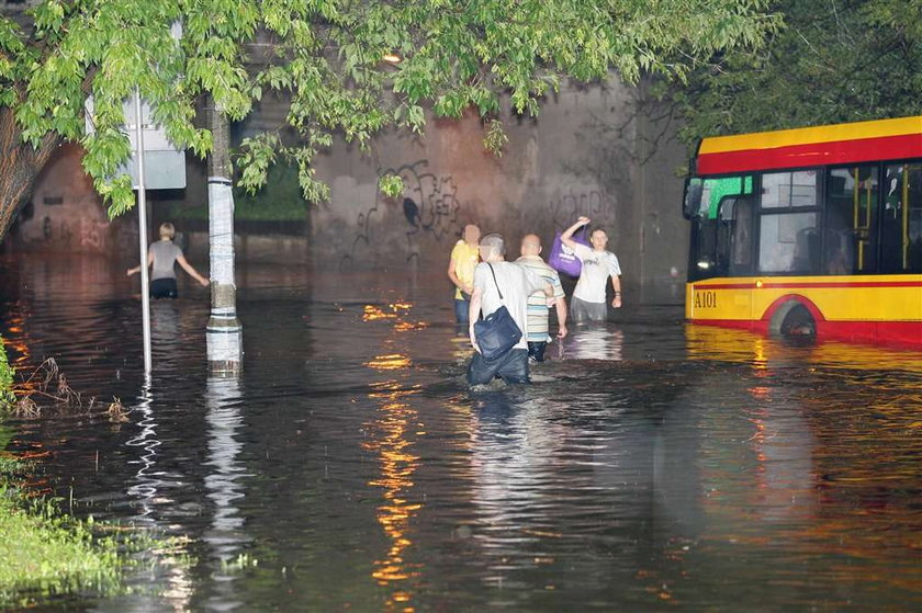 Warszawa pod wodą. Przeszła wielka nawałnica