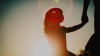 Szeretetből teszed tönkre a gyereked jövőjét a Facebookon, és még csak nem is tudsz róla