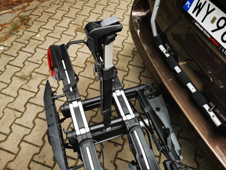 Thule Epos ma odchylane, teleskopowe ramiona – osobne dla każdego roweru
