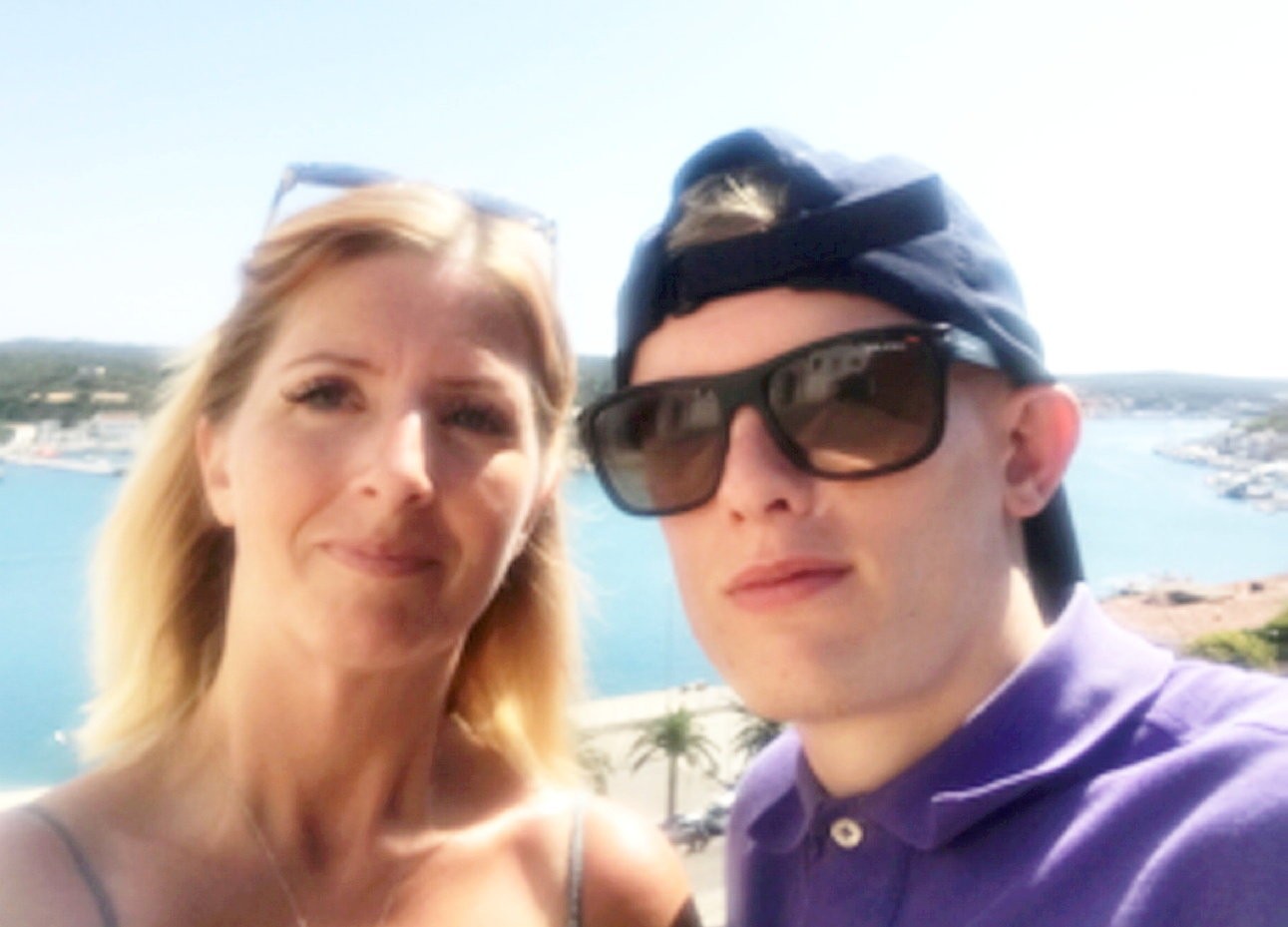 Amber Selvey prišla o manžela aj o syna. 