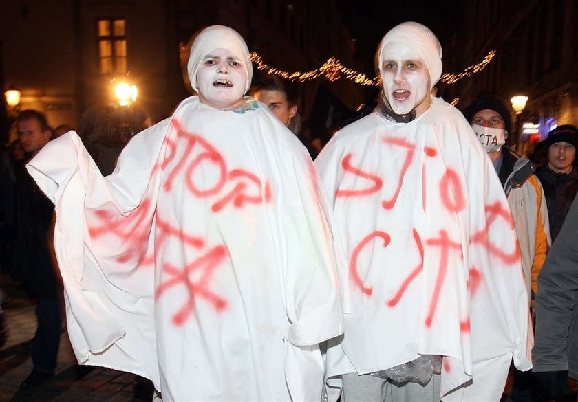 Niesiołowski: zwolennicy ACTA jak kibole