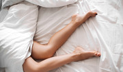 Dlaczego nie należy spać w majtkach? Wyjaśnia ginekolog