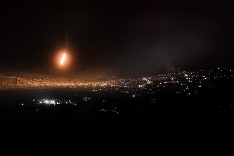 1. nagroda w kategorii General News reportaż - fotografie Alessio Romenzi pokazujące atak syryjskiej armii na pozycje partyzantów