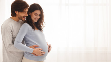 Plamienie przed porodem - co oznacza i kiedy jechać do szpitala?