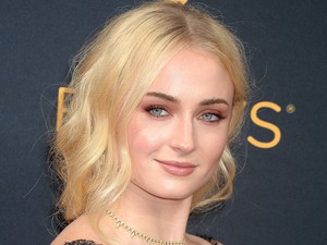 A Trónok harca sztárja, Sophie Turner annyira gyönyörű volt