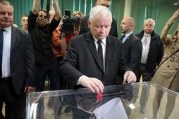Prezes PiS Jarosław Kaczyński głosuje w wyborach do Parlamentu Europejskiego w 2019 r. 