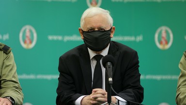 Jedna konferencja, dwie wpadki. Jarosław Kaczyński mówił o "stanie wojennym"