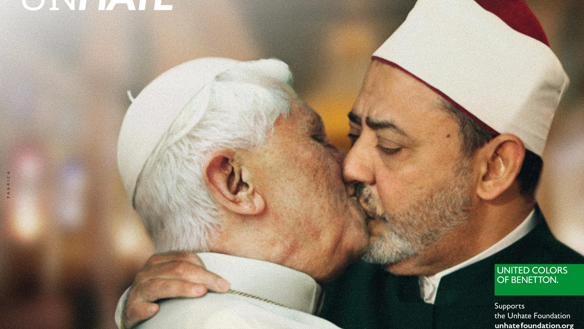 Benetton wycofał ze swej kampanii walki z nienawiścią fotomontaż przedstawiający papieża Benedykta XVI całującego imama meczetu Al-Azhar w Kairze Ahmeda al-Tajeba. Wcześniej Watykan zagroził podjęciem kroków prawnych przeciwko firmie.