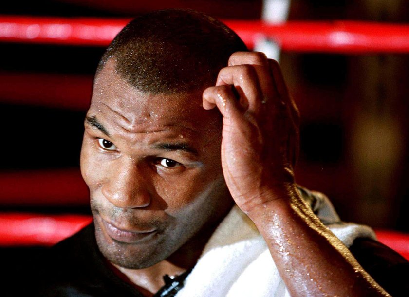 Mike Tyson zmierzy się z Royem Jonesem Jr.