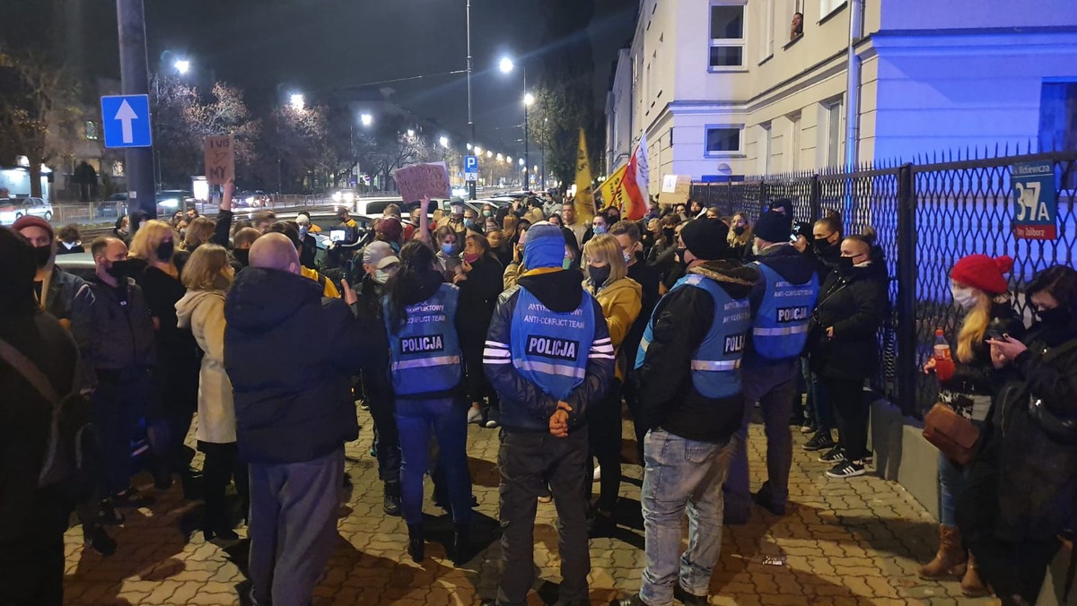 Zespoły Antykonfliktowe Policji. Dlaczego nie działają na protestach?