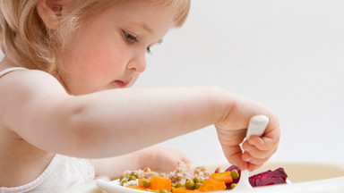 Kary dla rodziców, którzy serwują dzieciom wegańską dietę? "Powoduje nieodwracalne zmiany"