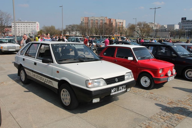 Youngtimer Warsaw 2015 - parada pod Stadionem Narodowym