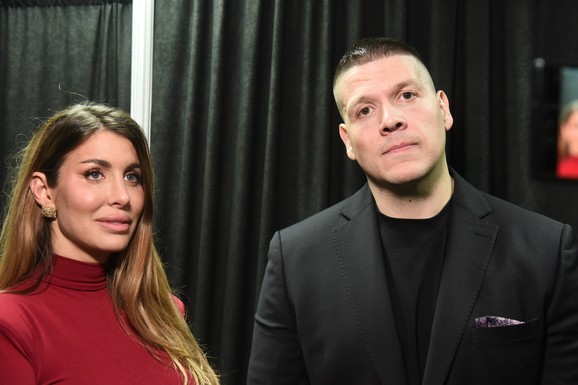 "ONO ŠTO JE SLOBA RADANOVIĆ OŽENIO, JA NI LASEROM NE BIH DIRALA" Pevačica izvređala Jelenu, pa poručila: "Nikada se neću udati"